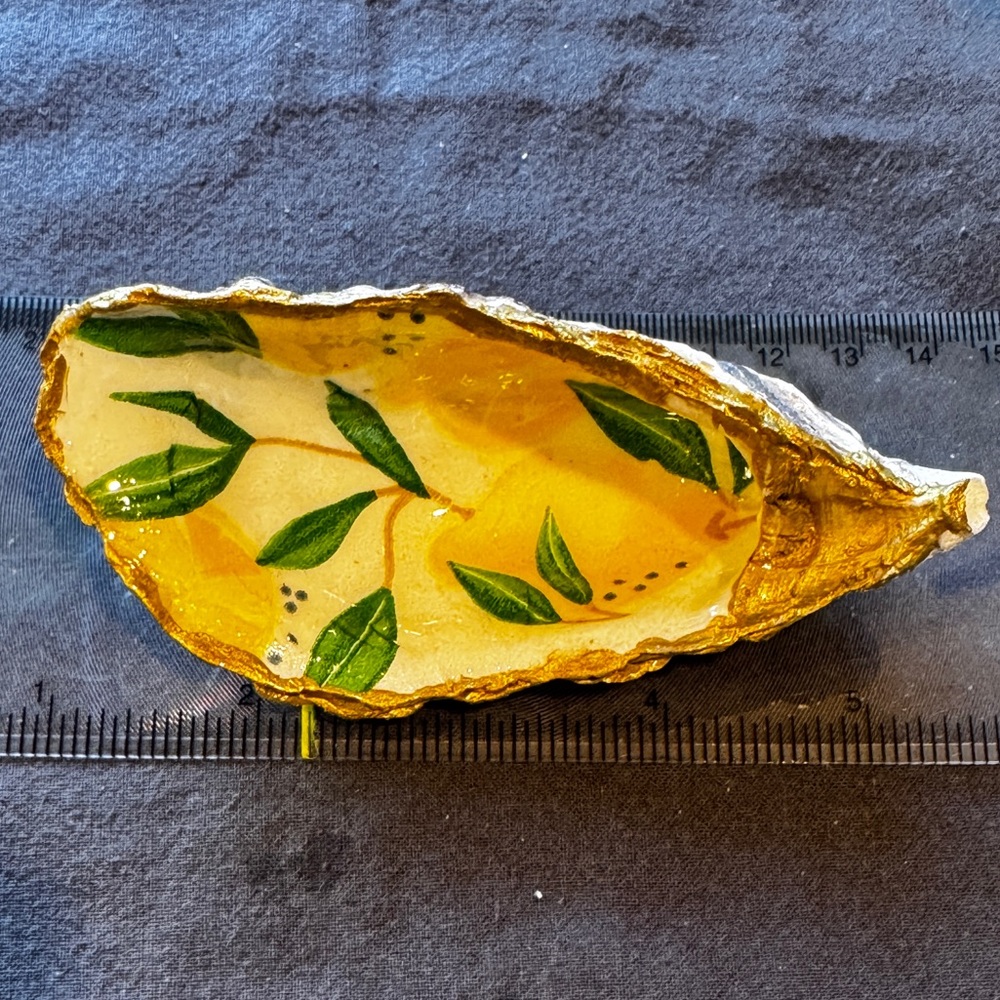 Decorative Oyster Shell Dish with Leaf Design